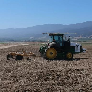 БЕСПИЛОТНЫЙ ТРАКТОР: новая версия от JohnDeere...