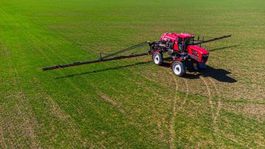 Как выбрать самоходный опрыскиватель: обзор высокотехнологичного агрегата