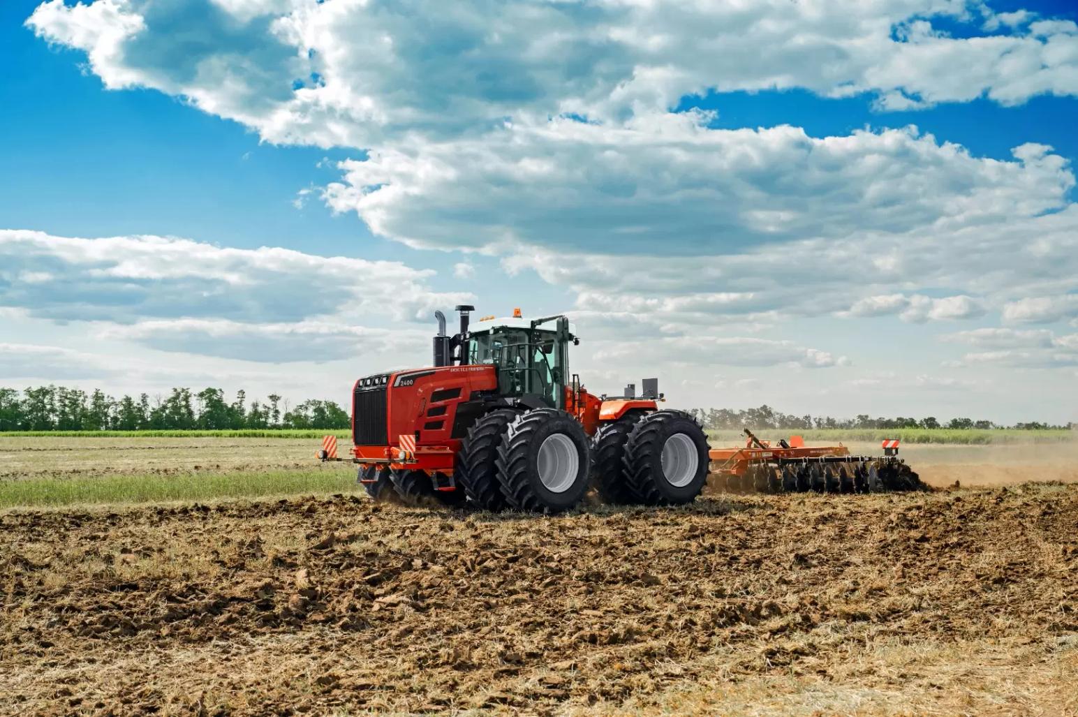 На сколько процентов можно загружать трактор при полевых работах?