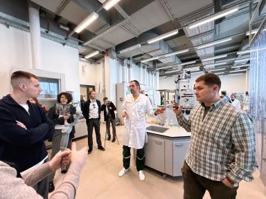 Агроблогеры посетили НИЦ «Августа» в Черноголовке