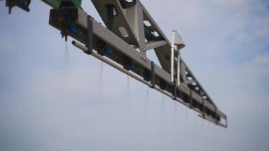 Опрыскиватель UX 11201 Super от AMAZONE, трактор Ensign и автопилот Trimble