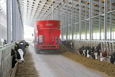 Самоходные кормораздатчики: флагманы от Kuhn, Siloking и RMH