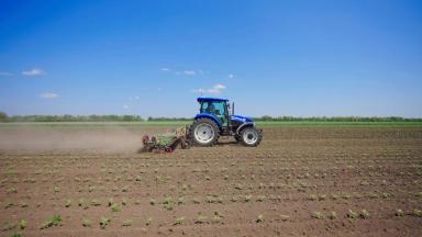 Трактор New Holland, сеялка Monosem и автопилот Trimble