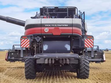 Ростсельмаш тестируют новый гибридный комбайн H820 мощностью 510 л/с!