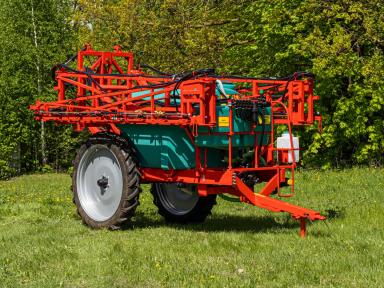 Как выбрать прицепной опрыскиватель: обзор лучших моделей на 2024 год