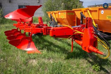 Плуг 4-х корпусный оборотный с рессорной защитой