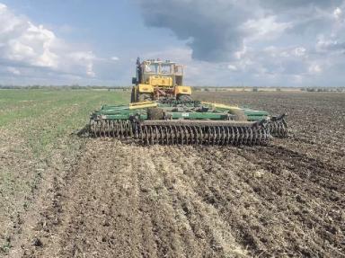 КИРОВЕЦ, ЛЕГЕНДА ТРАКТОРОСТРОЕНИЯ СССР, ОН ВЫЗЫВАЕТ УЛЫБКУ И ГРУСТЬ ОДНОВРЕМЕННО