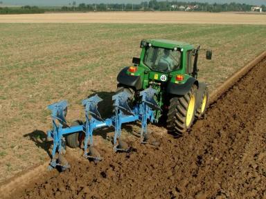 Плуг и его виды: чизельный, отвальный, диско-лаповый и другие.