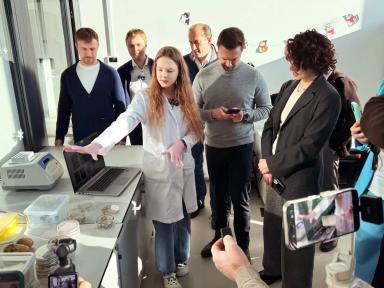 Агроблогеры посетили НИЦ «Августа» в Черноголовке