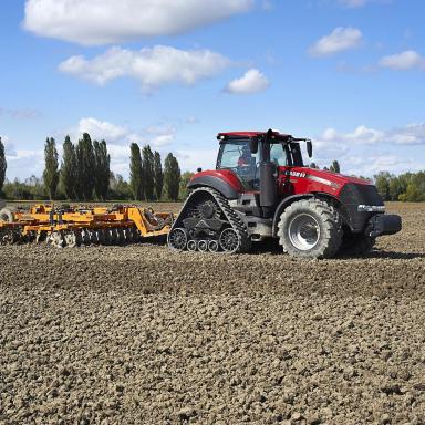 КАКОЙ ТРАКТОР ВЫБРАТЬ: на спарках или гусеницах?