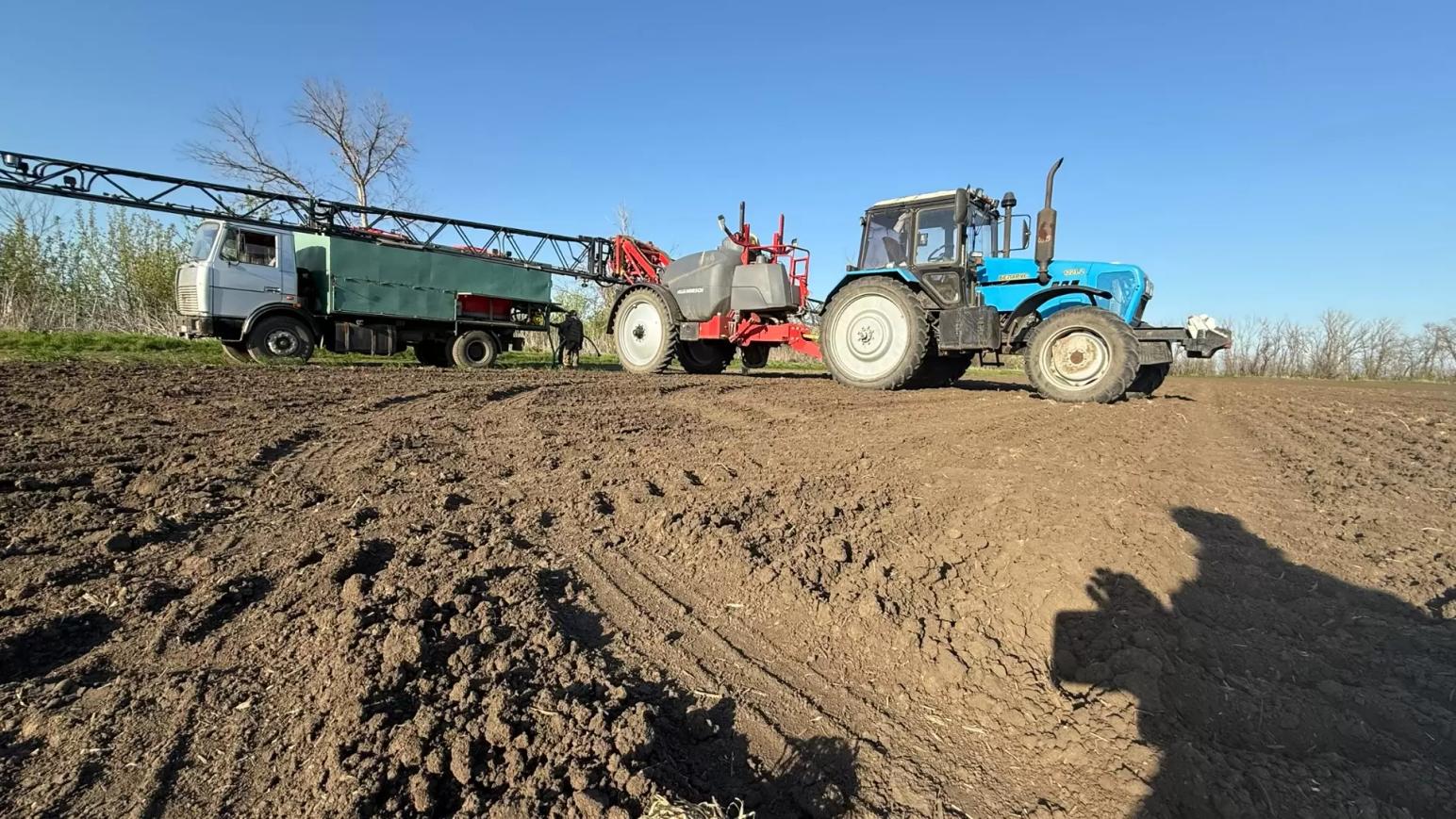 Опрыскиватель Horsch. Трактор МТЗ и автопилот Trimble