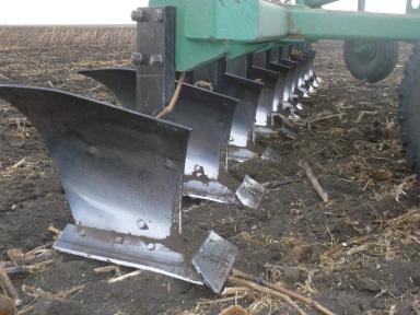 Прицепной плуг для тракторов мощностью 250-300кВт