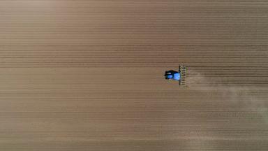 Трактор New Holland, сеялка Monosem и автопилот Trimble