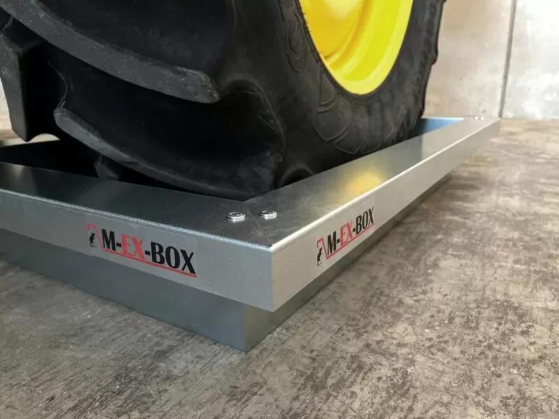 Немецкий фермер создал комбайнам парковочные места для защиты техники от мышей