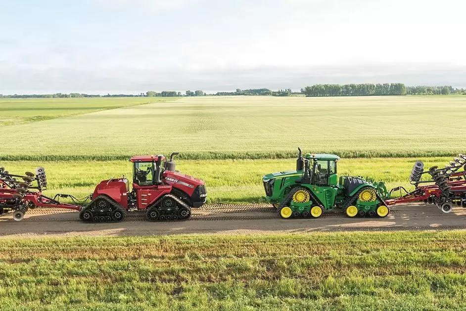 ПРОТИВОСТОЯНИЕ ГУСЕНИЧНЫХ МОНСТРОВ: CaseIH Quadtrac против JohnDeere...