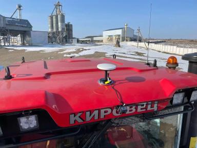 2 трактора Кировец и навигация МАХ – сигнал стабильный, работа точная