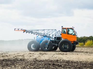 Прицепной опрыскиватель или самоходник Туман: что выбрать для влажных условий?