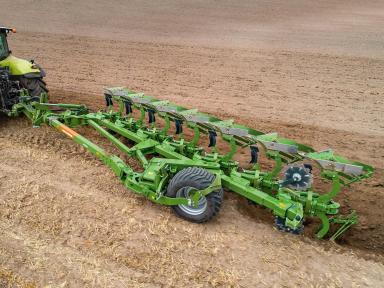 Плуг и его виды: чизельный, отвальный, диско-лаповый и другие.