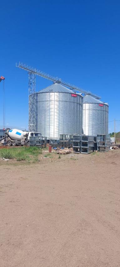 Строительство по перевалке насыпных грузов.