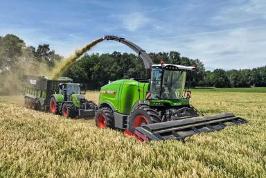 Кормоуборочный комбайн Fendt Katana 850: мощность лишней не бывает