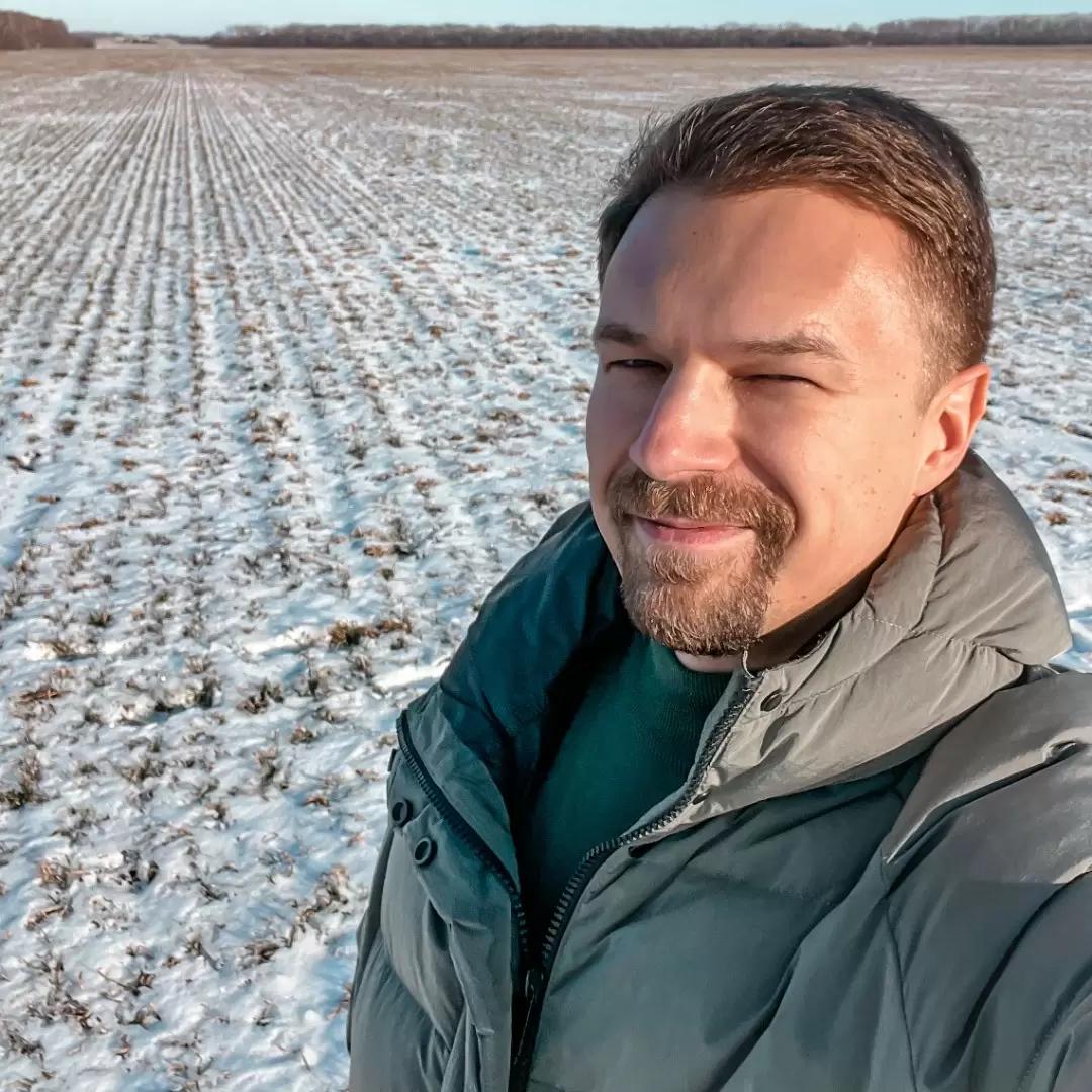 «Никита, вы не боитесь высказать свою точку зрения. В наше время это редкость.»