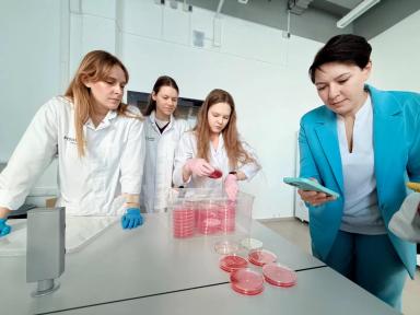 Агроблогеры посетили НИЦ «Августа» в Черноголовке