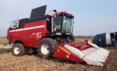 Зерноуборочный комбайн Гомсельмаш GH800: гибридная новинка на "Белагро-2022"