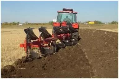 Сравнение лемешно-отвальных плугов ПЛН-5-35, ПО-4+1/40К и ПБС-4М.