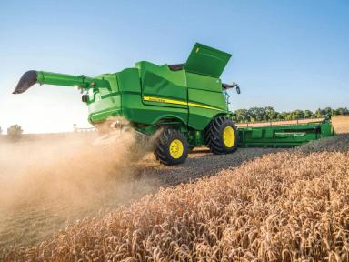 Роторные комбайны JohnDeere и CASEIH: в чем разница?