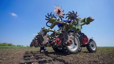 Трактор New Holland, сеялка Monosem и автопилот Trimble
