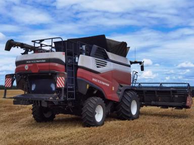 Ростсельмаш тестируют новый гибридный комбайн H820 мощностью 510 л/с!