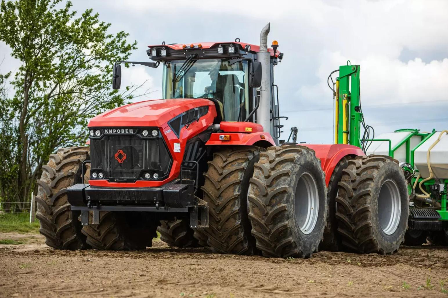 "Кировский завод" начал поставку тракторов в Африку