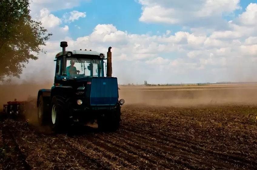 Минсельхоз не получает сигналов от регионов и бизнеса о трудностях с техникой