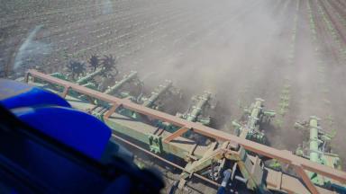 Трактор New Holland, сеялка Monosem и автопилот Trimble