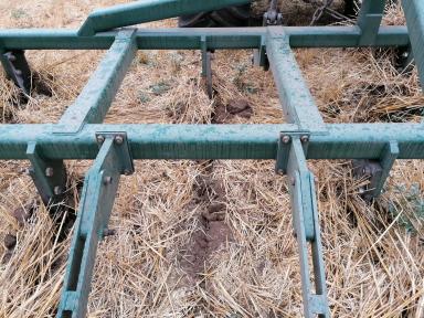 Щелеватель почвы ПБС-8х70Щ.