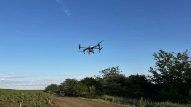 дрон DJI Agras T40 - обзор прицепа для перевозки и растворного узла