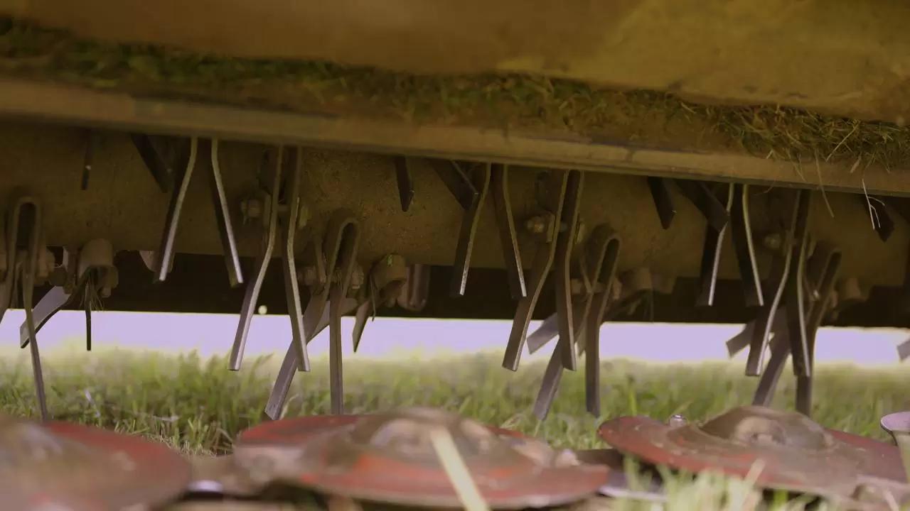 Косилка-«бабочка» Kverneland 5395 MT BX - премьера на Агросалон 2024 Читайте