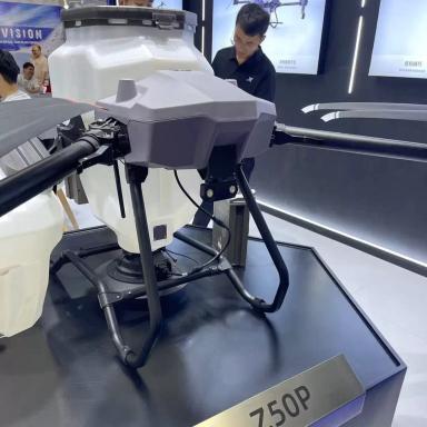 Мы присутствовали на  Всемирной выставке квадрокоптеров (дронов) в Китае.