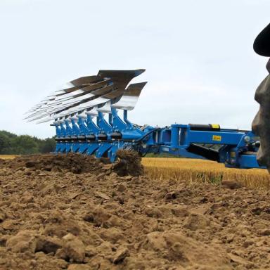 Перьевой или сплошной отвал плуга: какой выбрать?