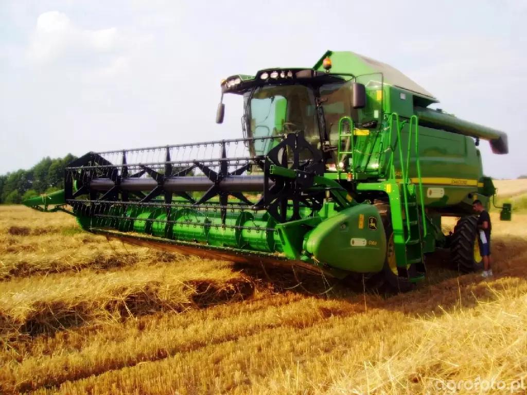 Отзывы о комбайне John deere w540 (сравнение с вектором 410)