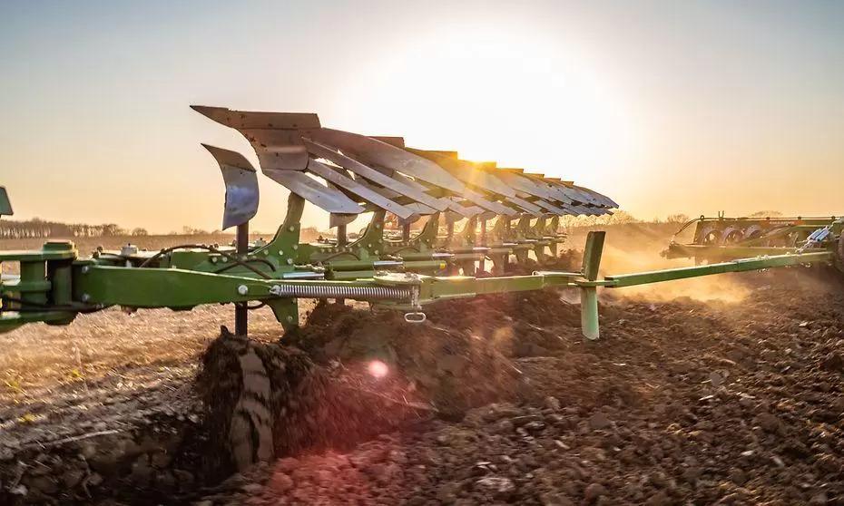 НОВИНКА ОТ AMAZONE: плуг Tyrok 400...