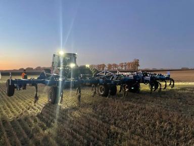 Культиватор-агрегат для внесения безводных аммиачных удобрений АМИЧ -12