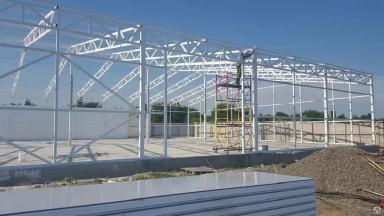 Быстро возводимые ангары из сэндвич панелей.