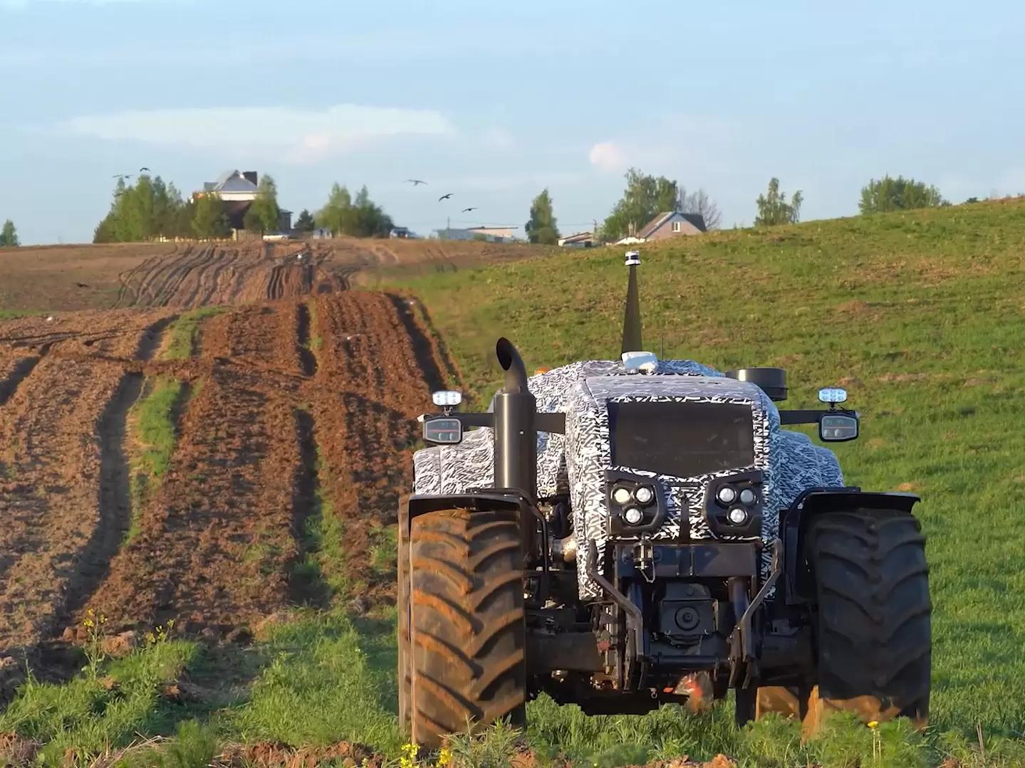 В ГОНКЕ АГРОБОТОВ ПОПОЛНЕНИЕ: МТЗ представили новый беспилотный трактор...