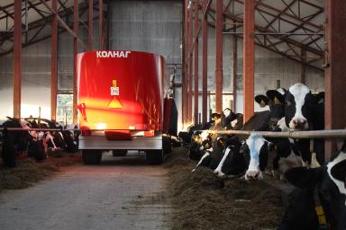 Техника кормления скота на ферме, анализ цен и характеристик смесителей.