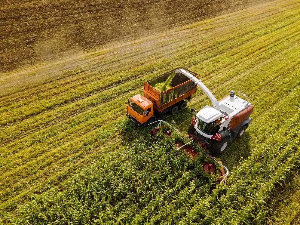 Новый комбайн F1500 вышел в поле