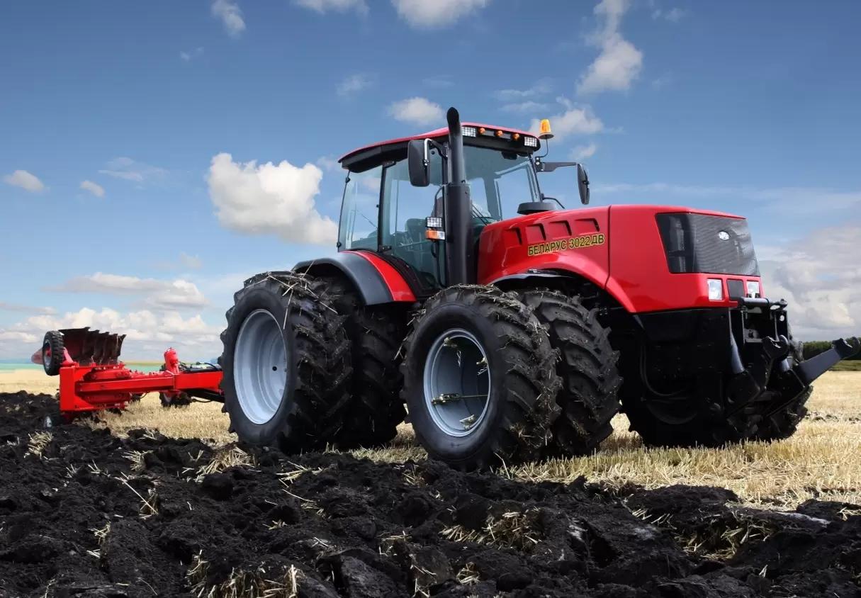С какими мощными тракторами МТЗ вам доводилось работать?