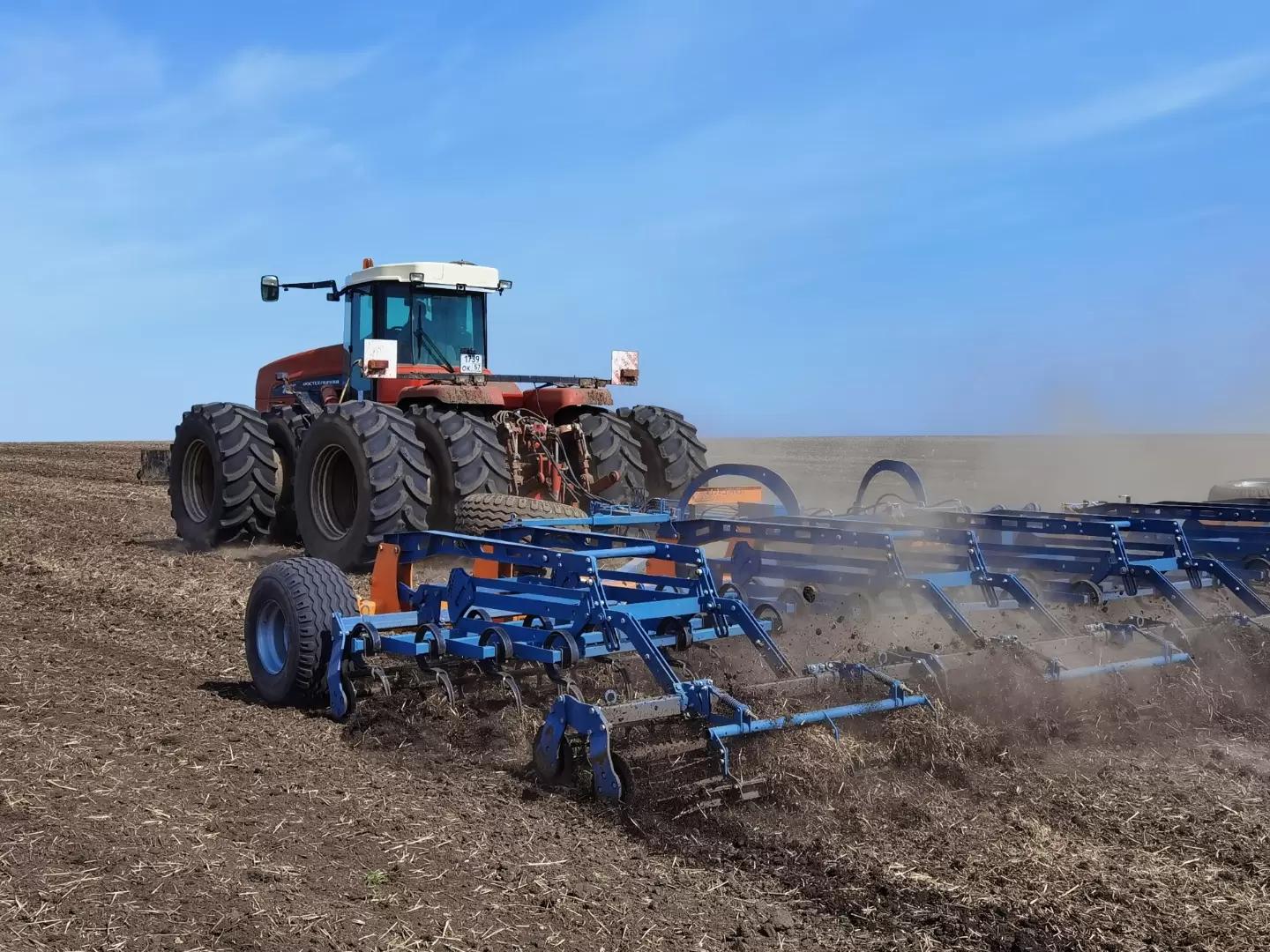 Производство сельхозтехники в России за 2024 год снизилось на 13%...