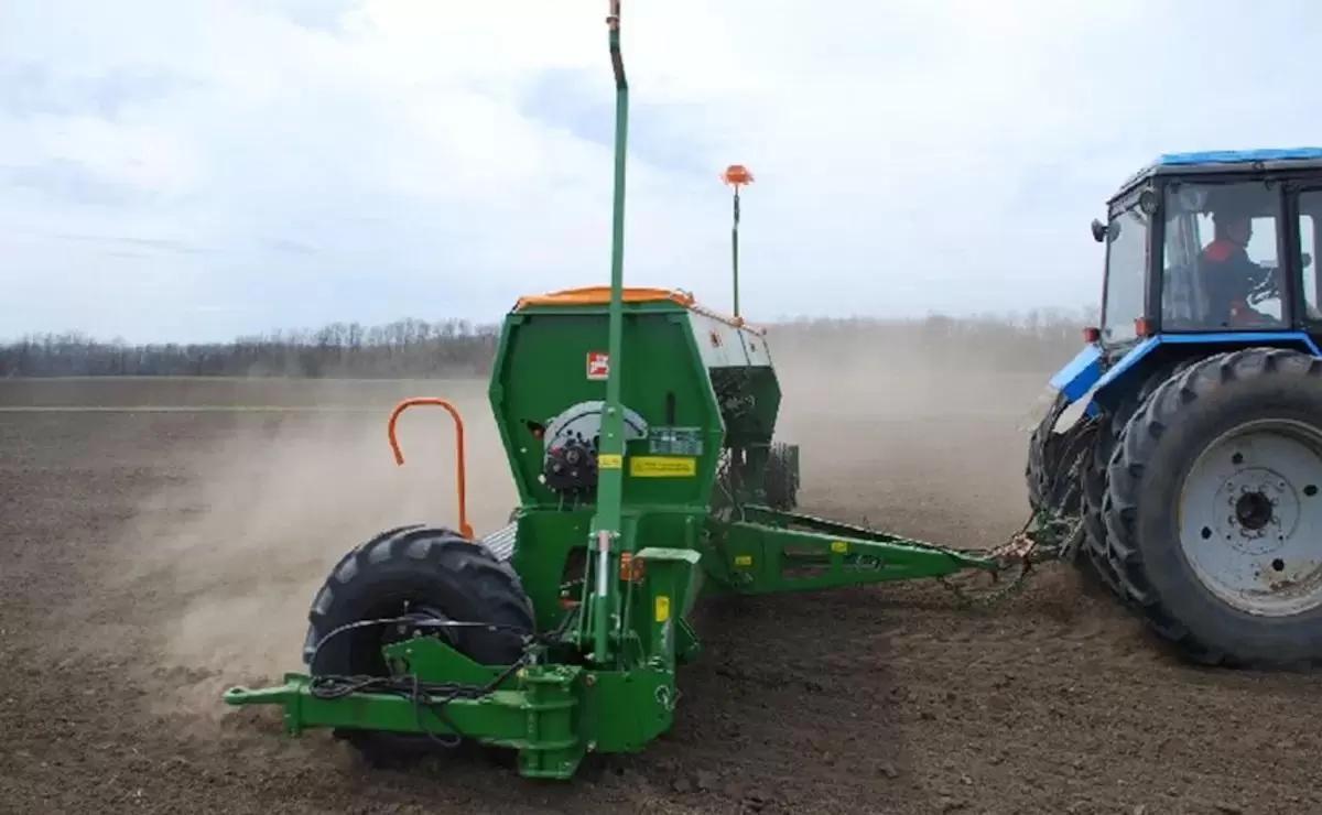 Проста до безобразия. Сеялка D9.