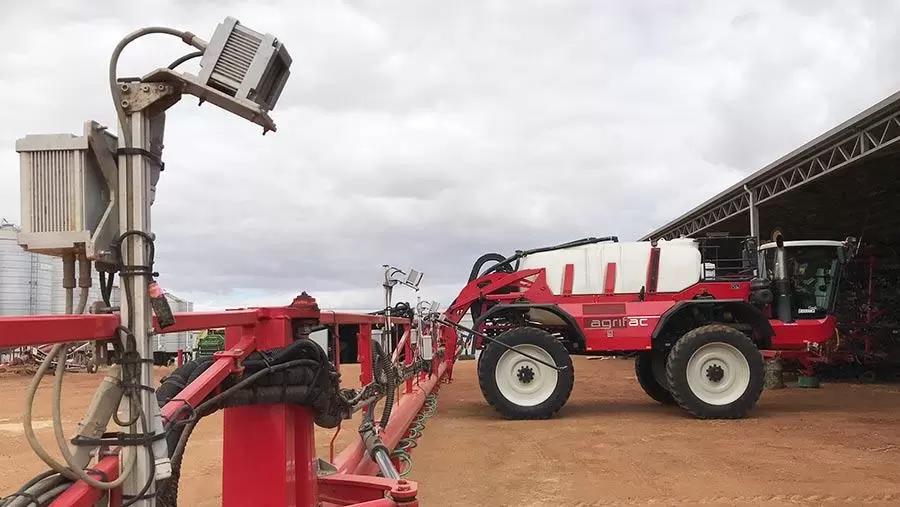 НАЙТИ И УНИЧТОЖИТЬ: снайперский выстрел Agrifac по сорнякам...